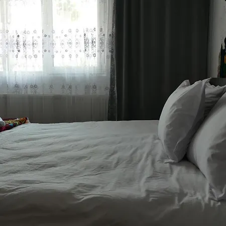 Gazde/Camere de închiriat La Dory *