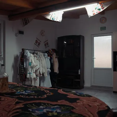 Gazde/Camere de închiriat La Dory *